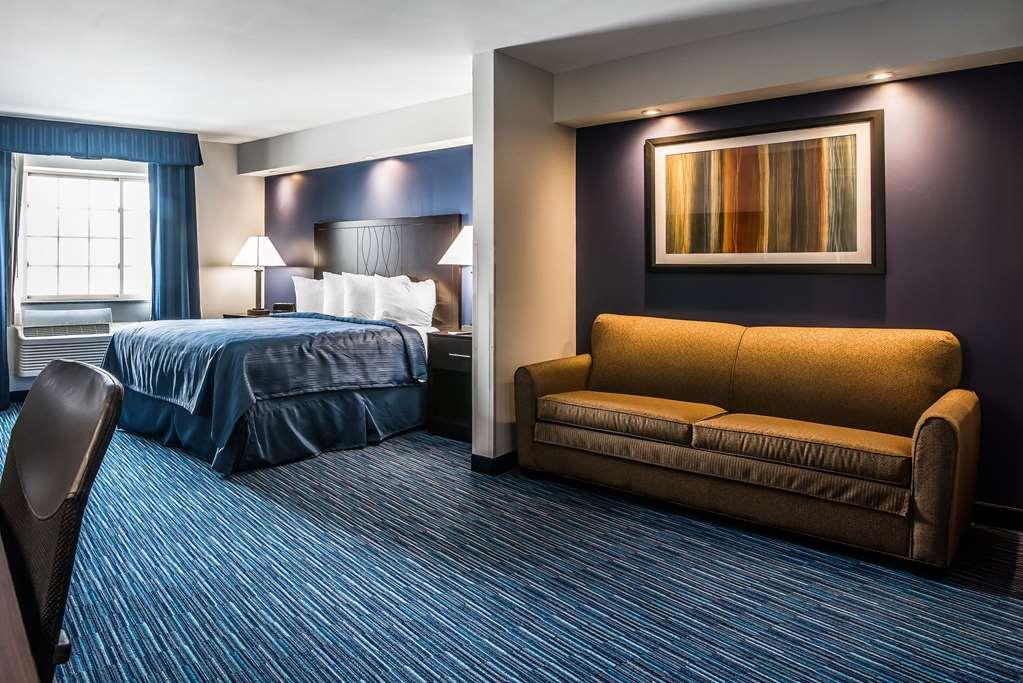 Clarion Pointe Downtown Hotel Syracuse Room photo